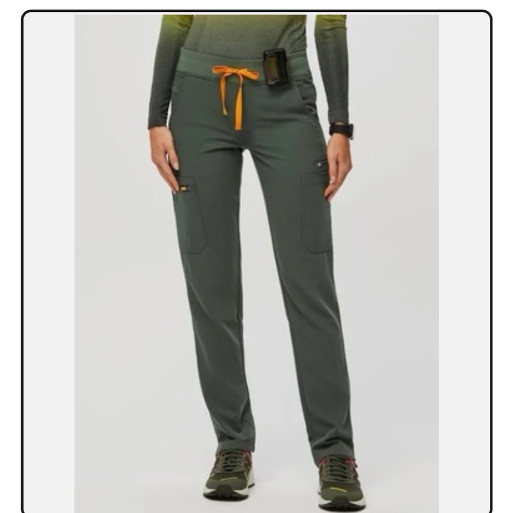 FIGS Yola Women’s Scrub Pants in Moss and Orange Size Small